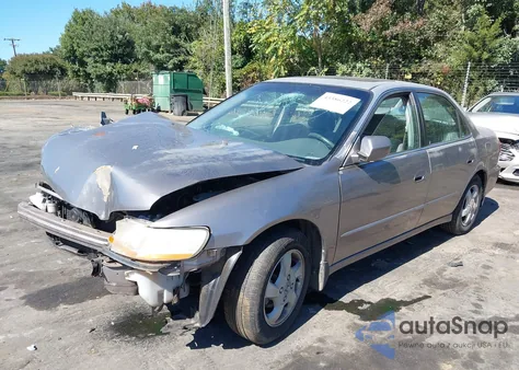 2000 Honda Accord 2.3 Ex from USA, damaged, VIN 1HGCG5651YA087794